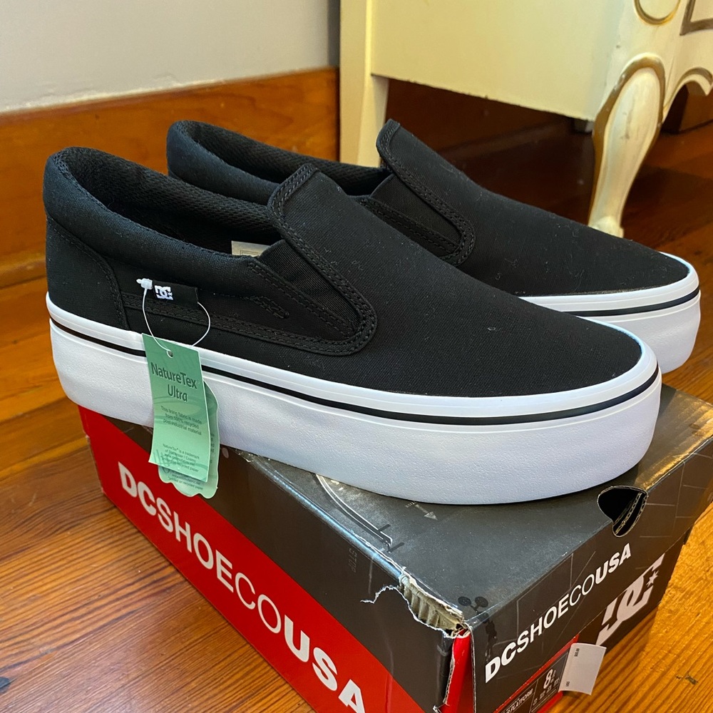 DC shoe co trace platform slip on shoes new in box